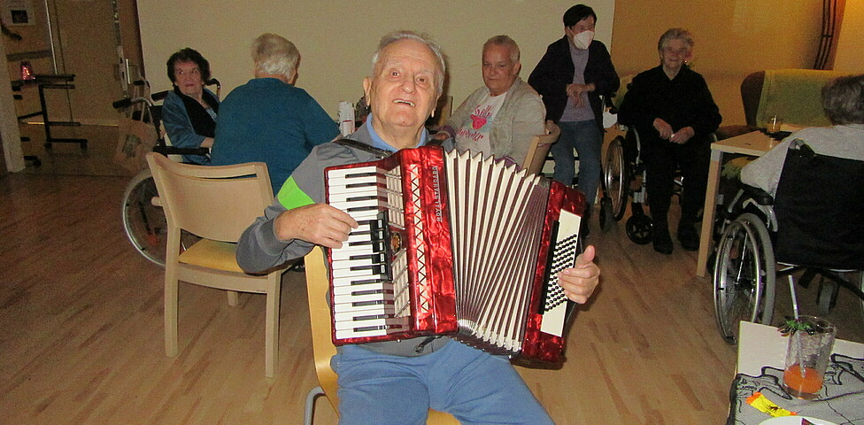 Unsere Bewohner*innen und Mitarbeiter*innen bei der Halloweenparty im Caritas Haus Elisabeth in Rechnitz.